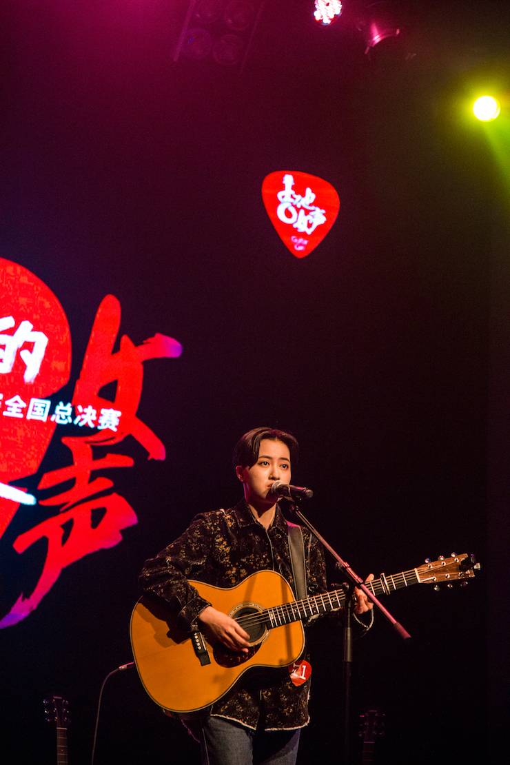 第四届“摩斯国际吉他女声弹唱大赛”总冠军出炉<br />温格夺冠，董冬冬担任评委